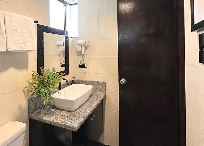 Artsy Loft 1br, 24-7concierge, Balcony Apartment *