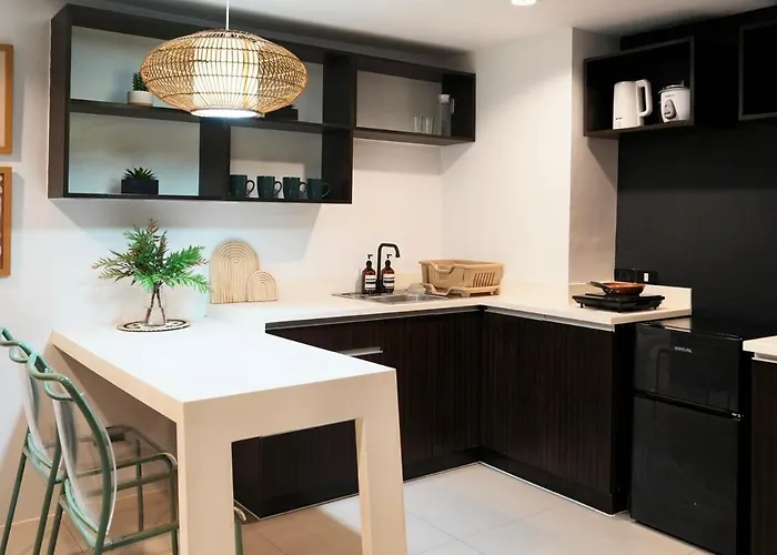 Artsy Loft 1br, 24-7concierge, Balcony *